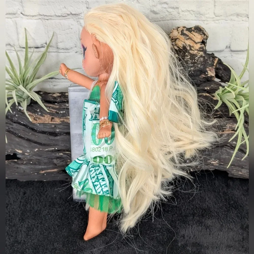 Na! Na! Na! Surprise Teens Carmen Linda Doll
